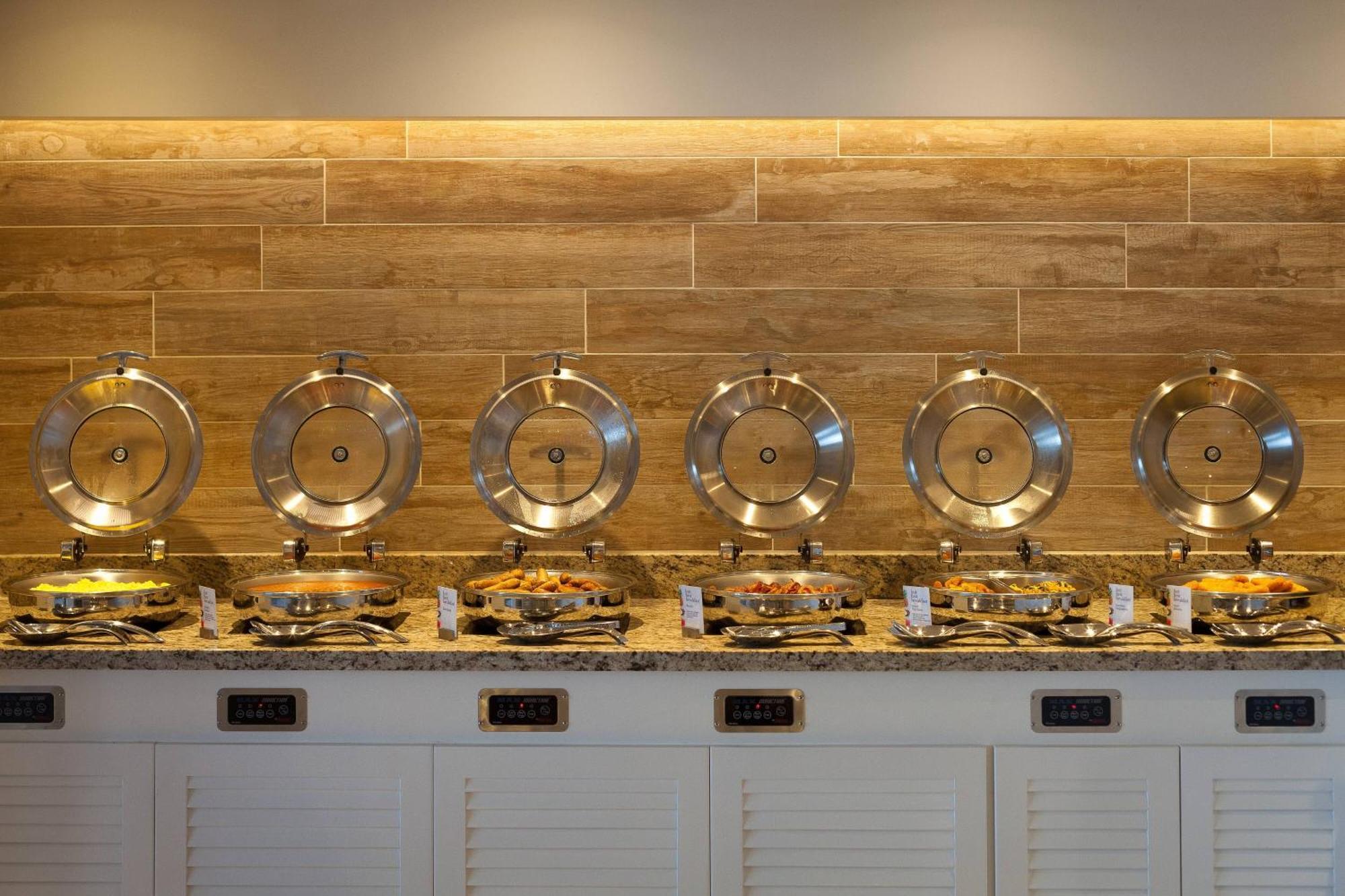 Waves Resort & Spa, Barbados, An Autograph Collection All-Inclusive Resort Saint James Extérieur photo