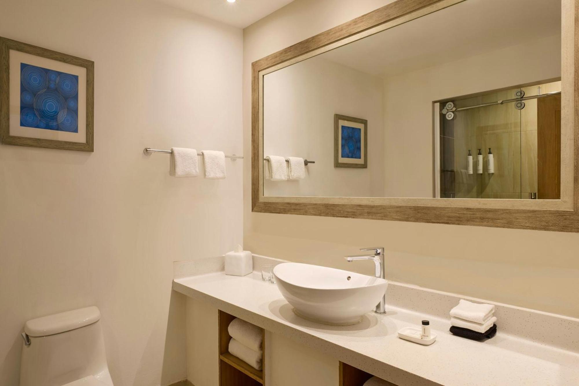 Waves Resort & Spa, Barbados, An Autograph Collection All-Inclusive Resort Saint James Extérieur photo