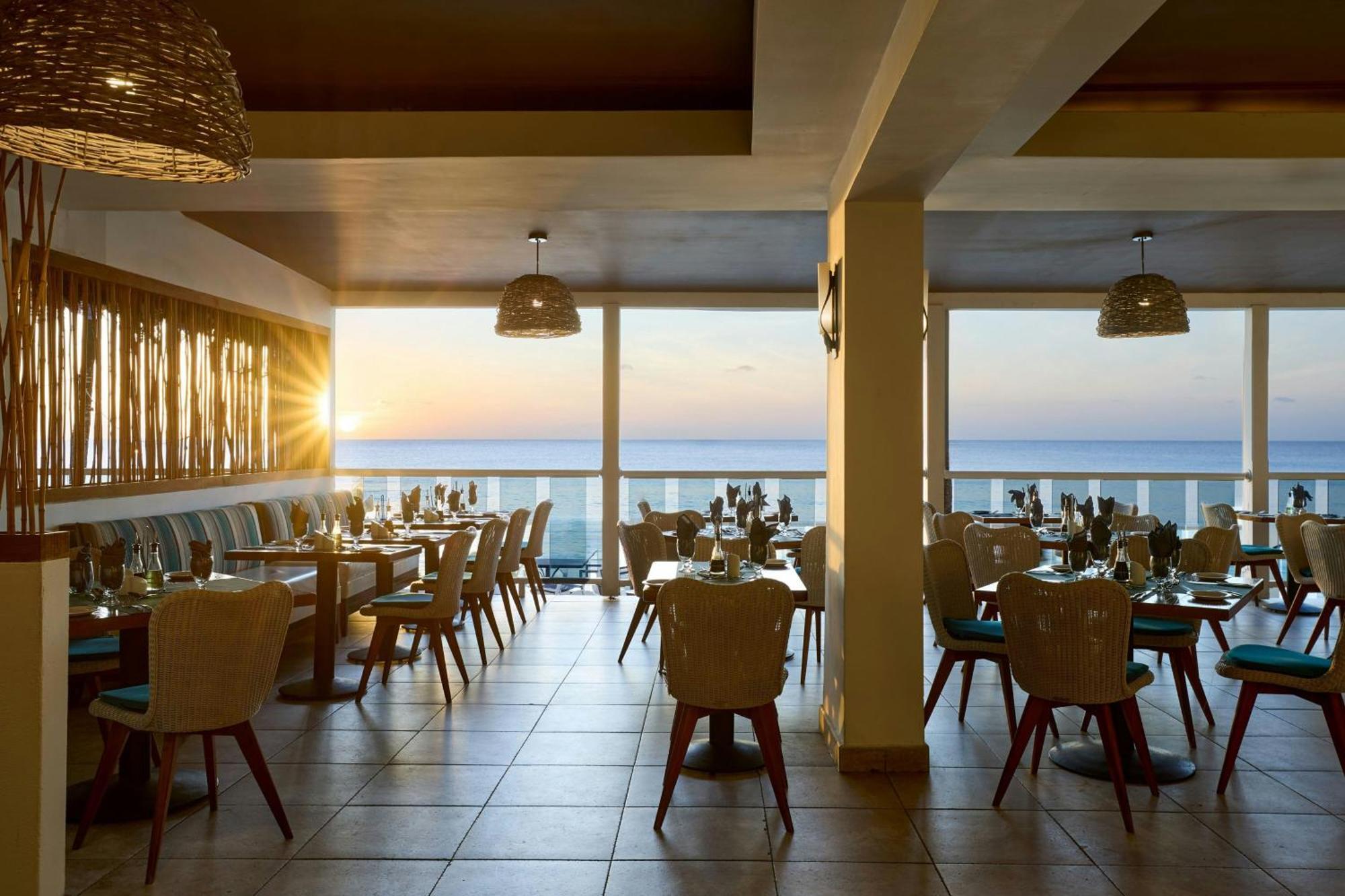 Waves Resort & Spa, Barbados, An Autograph Collection All-Inclusive Resort Saint James Extérieur photo