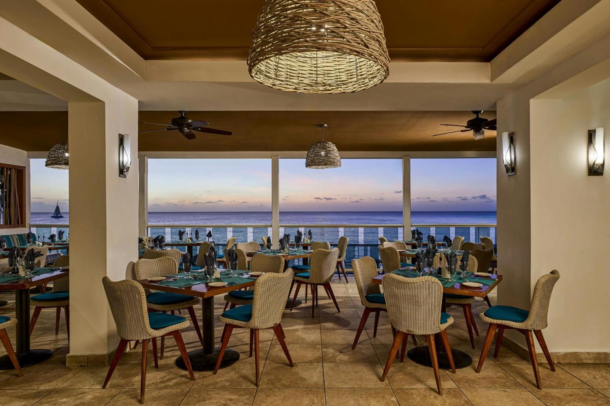 Waves Resort & Spa, Barbados, An Autograph Collection All-Inclusive Resort Saint James Extérieur photo