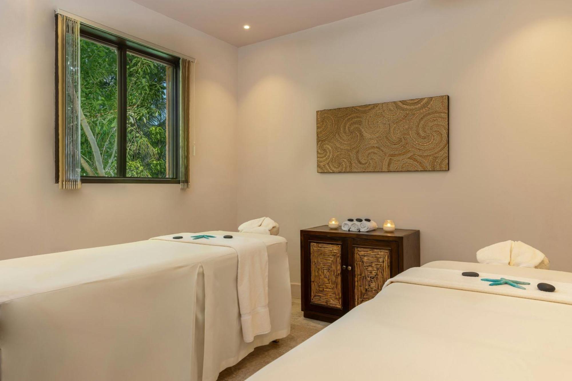Waves Resort & Spa, Barbados, An Autograph Collection All-Inclusive Resort Saint James Extérieur photo
